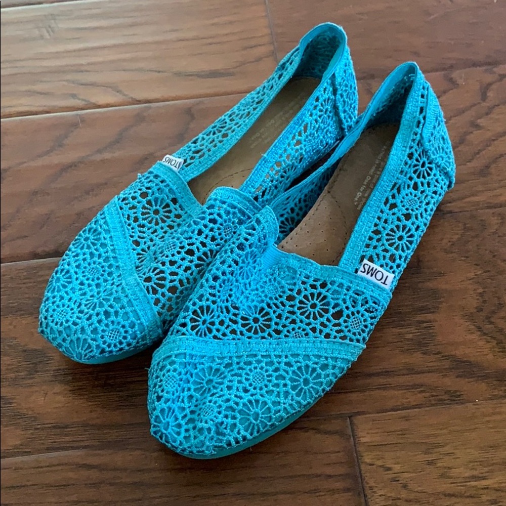 Toms turquoise crochet shoes